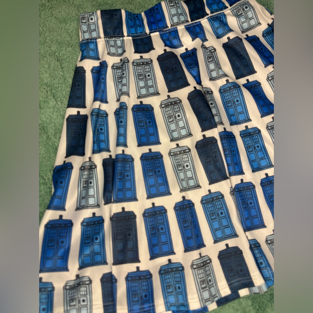 Doctor Who TARDIS Skater Skirt Her Universe Size M Blue White - Picture 3 of 4